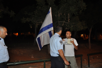  بالصور: الشرطة تنتشل متظاهر من اليمين المتطرف حاول الوصول للتظاهرة في يافا 